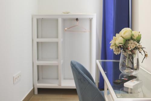 Dorinda Rooms — Main Photo