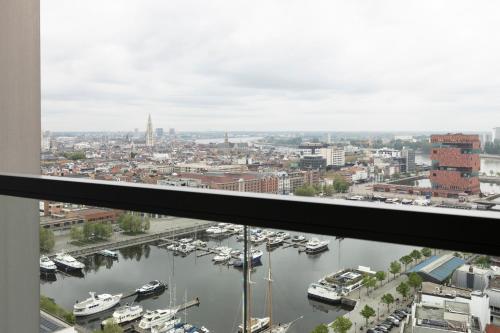 UNIEK appartement - mooiste en hoogste uitzicht op Antwerpen! - incl gratis parking, Amberes (foto 5)