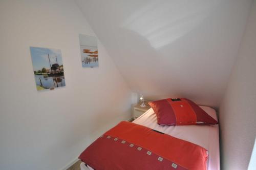 Three-Bedroom House image 4