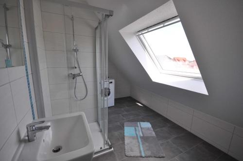 Three-Bedroom House image 1