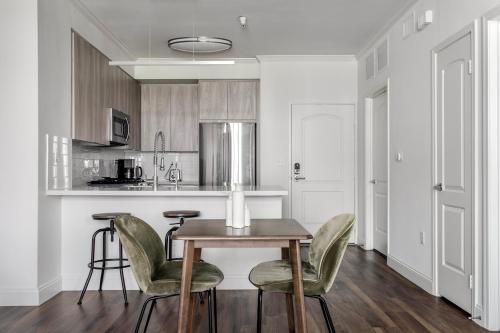 Playa Vista 1br w game lounge nr groceries 405 LAX-1090 in Los Angeles, USA