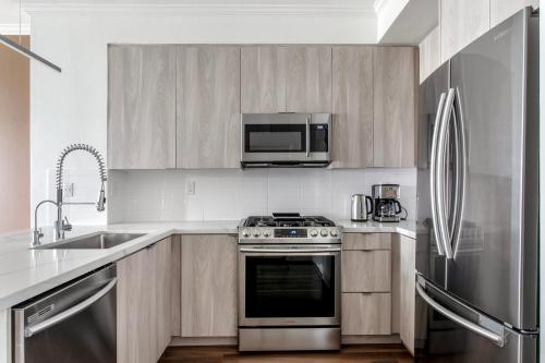 Playa Vista 1br w game lounge nr groceries 405 LAX-1090 in Los Angeles, USA