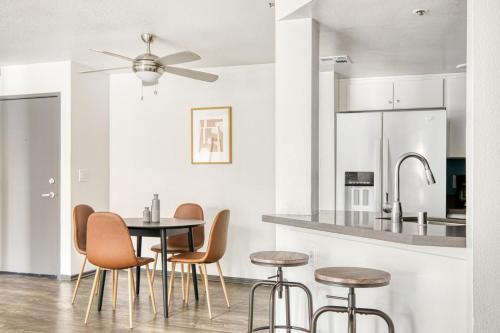 Studio City 2BR w Gym Pool WD nr TJ WF LAX-597, Los Ángeles (foto 6)