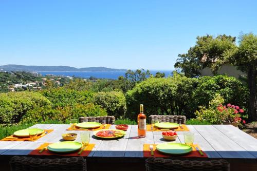 Villa Abeille : douces vacances d'été avec vue mer - Location, gîte - Cavalaire-sur-Mer