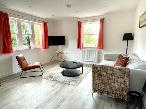 Stylish Central Reading Apartment - Free Parking