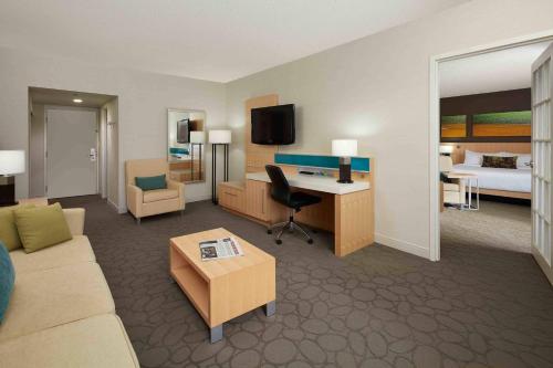 Guestroom, Delta Hotels by Marriott Prince Edward in Charlottetown City Center