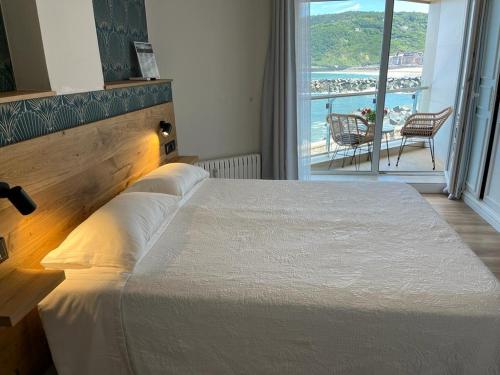 Standard Double or Twin Room with Sea View image 5