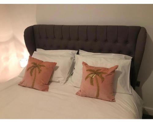 Two-Bedroom Apartment room in Apartments on Albert Road with free parking
