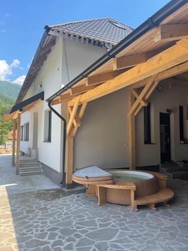 Pezsgőfürdő, Casa Tudor in Pádis