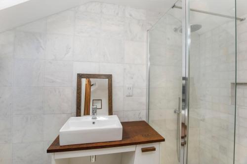 City Apartments - Priory Street - image 4