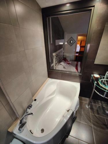 Fürdőszoba, Hostal Manel in Pineda de Mar