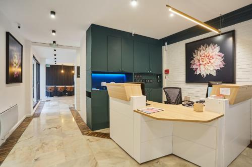 Goldhotel - image 13