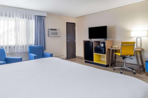 Days Inn by Wyndham Sioux Falls Airport - image 11