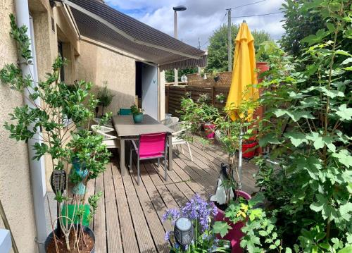 Изглед, Chambre salle de bain privée avec piscine à 20 minutes de Paris (Chambres privees avec piscine partagees et cuisine partagee a 20 minutes de Paris et 40 minutes de d) in Фонтане-су-Боа