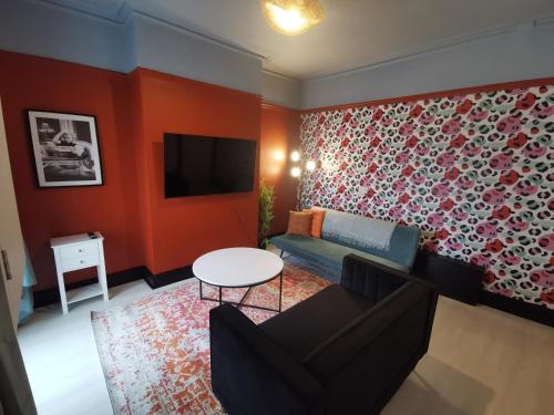 Large 5 Bed House, 9 Beds + Parking + 3 bathrooms gîte à louer Rock Ferry