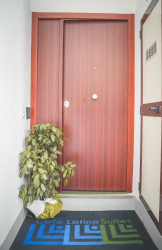 Double Room with Balcony image 2