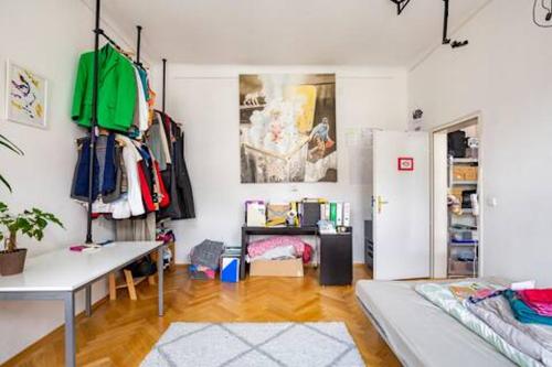 FRO-MEDIA - Streetside Room 2 - Community Space in Wien