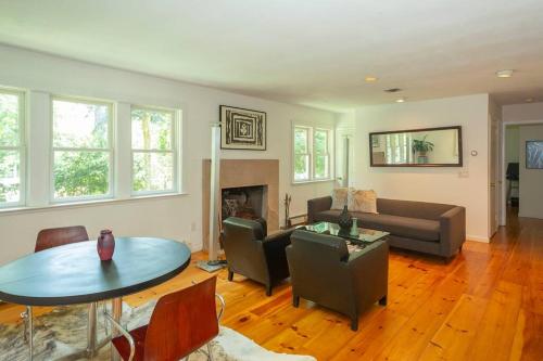 Private Home near Ocean Beaches, Nature Preserve in Northwest Harbor (NY)
