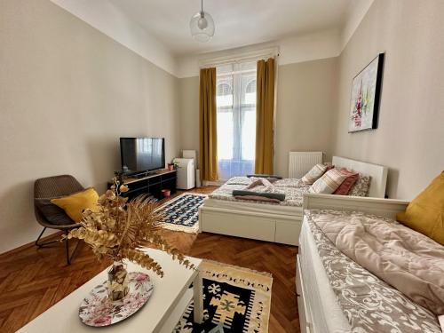 Weiner House I 2bdrm I 8ppl