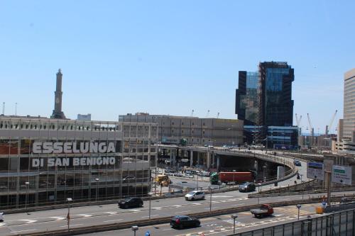  LA LANTERNA DI ANGELO rent rooms and apartments free parking on the street front in Genua