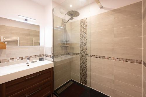 Bathroom, Le Wood and Stone in Croix-Daurade