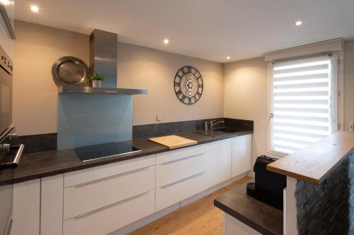 Kitchen, Le Wood and Stone in Croix-Daurade