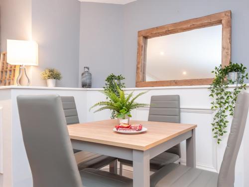 Facilities, Pass the Keys A Hidden Gem - Summer Bliss near Roundhay Park near Sand Moor Golf Club