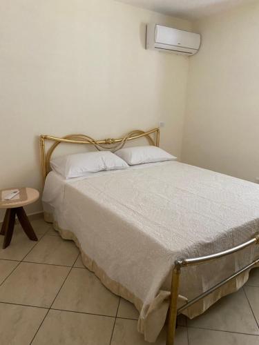 1 queen bed, 2 twin beds