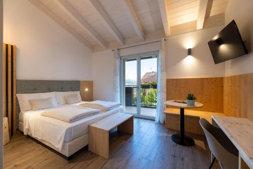 Albergo Alt Spaur - Tap to explore photos