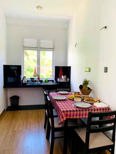 Villa Avi - Near Airport - image 2
