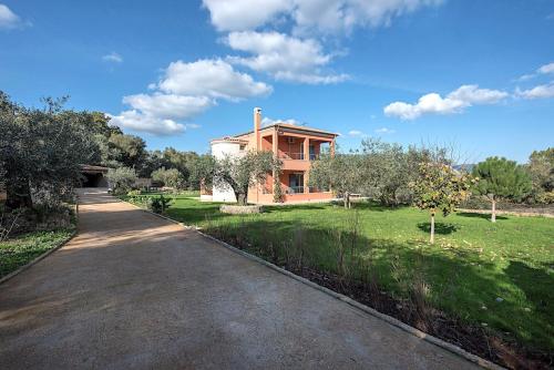 Contemporary Corfu Retreat - 3 Bedrooms - Villa Girasole - Artful Decor - Lush Garden - Tranquil Setting
