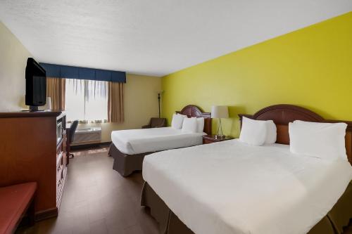 Americas Best Value Sandman Inn - image 9