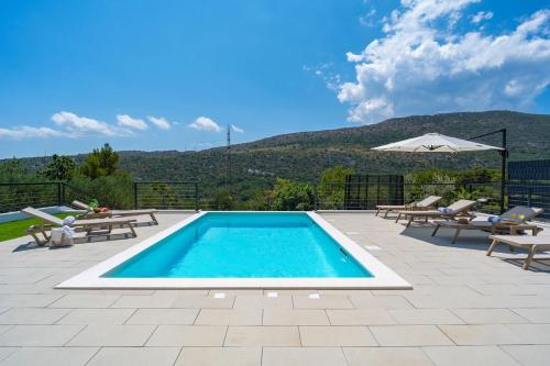 NEW! Modern Villa Nacle with private Pool