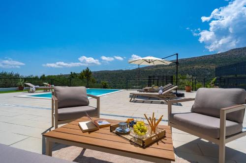 NEW! Modern Villa Nacle with private Pool