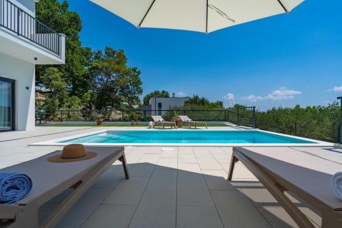 NEW! Modern Villa Nacle with private Pool