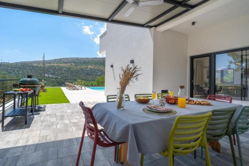 NEW! Modern Villa Nacle with private Pool