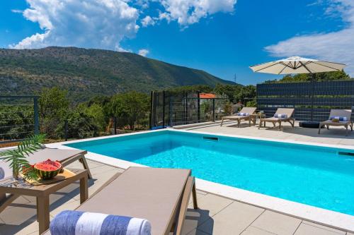 NEW! Modern Villa Nacle with private Pool