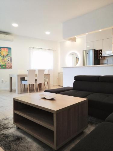 Apartment Julija - image 3
