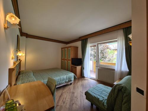 Deluxe Double or Twin Room with Mountain View