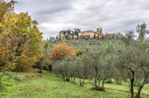  Incredible experience in an ancient Convent from the 1200s, Unterkunft in Ginestra