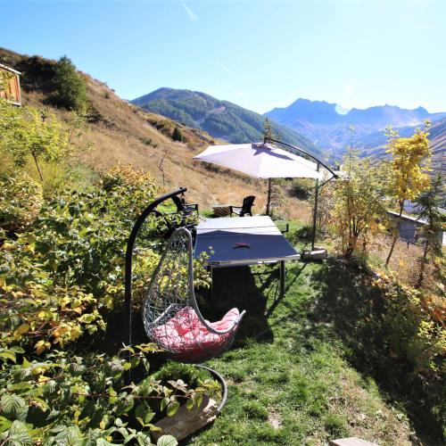 Charming Chalet w/ Mountain & Slope Views, Jacuzzi