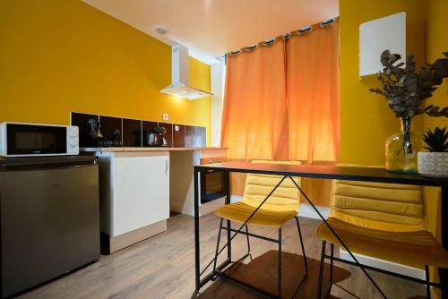NG SuiteHome - Lille I Roubaix Jouffroy - Balnéo - Netflix - Wifi - Kitchenette - Jardin (NG SuiteHome - Lille I Roubaix Jouffroy - Balneo - Netflix - Wifi - Kitchenette - Jardin) in Рубе