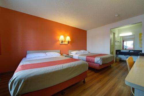 2 double beds