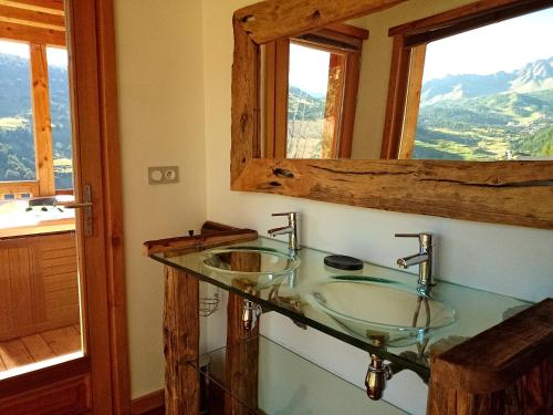 Charming Chalet w/ Mountain & Slope Views, Jacuzzi