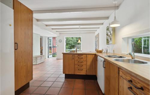 Κουζίνα, Stunning Home In Vejle With Wifi And 3 Bedrooms in Skibet