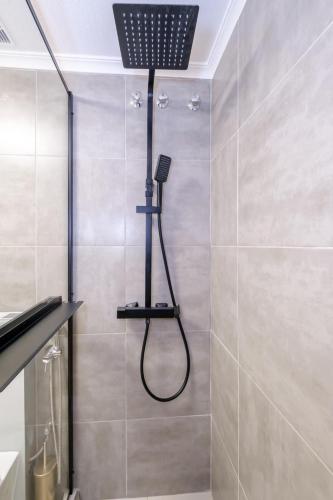 One-Bedroom Apartment image 10