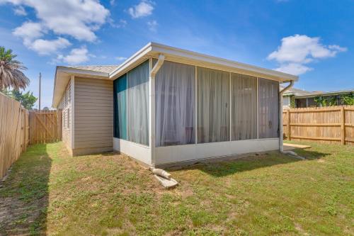 Charming Navarre Retreat with Sunroom!