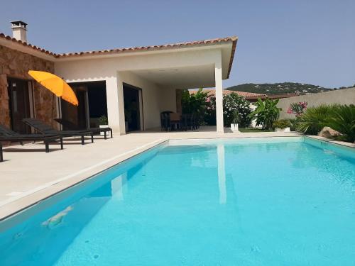 Villa de 4 chambres avec piscine privee jardin clos et wifi a Porto Vecchio a 6 km de la plage - Location, gîte - Porto-Vecchio