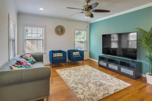 Quaint Houston Hideaway - 3 Mi to Downtown!, Houston