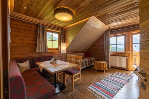 Apartment with Mountain View